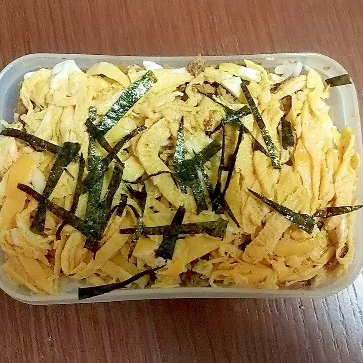 すぐできる☆さば缶(醤油)そぼろと卵で簡単バラ寿司